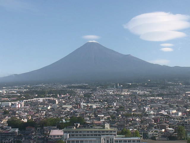 富士山と吊るし雲
