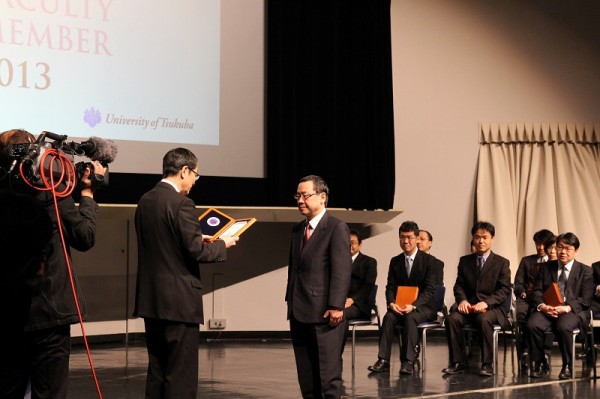 教育部門で表彰を受ける北川博之教授